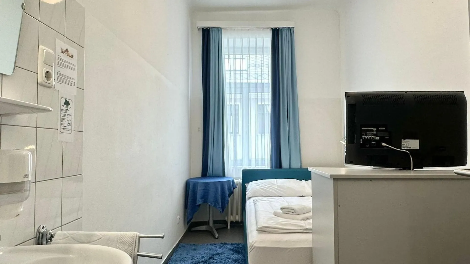 Отель Very Central, 5 Min To City Center, Self Check In Вена