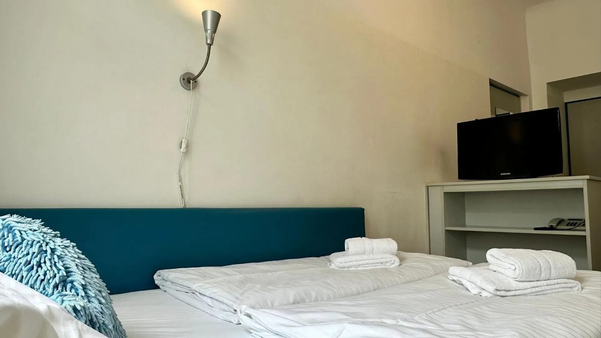 ** Отель Very Central, 5 Min To City Center, Self Check In Вена Австрия