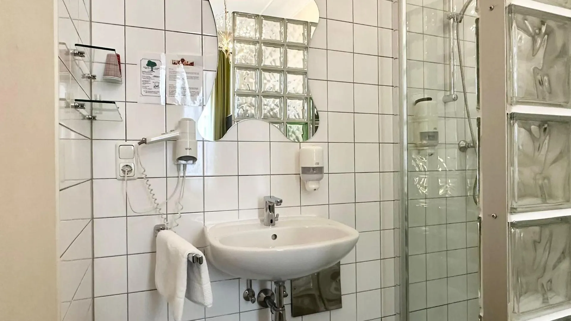 Отель Very Central, 5 Min To City Center, Self Check In Вена