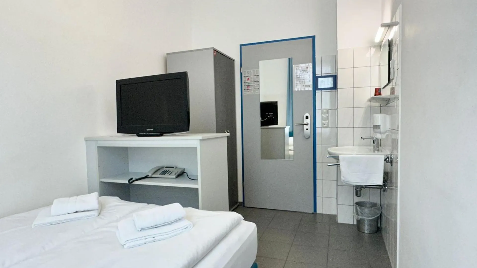 Very Central, 5 Min To City Center, Self Check In Вена Австрия