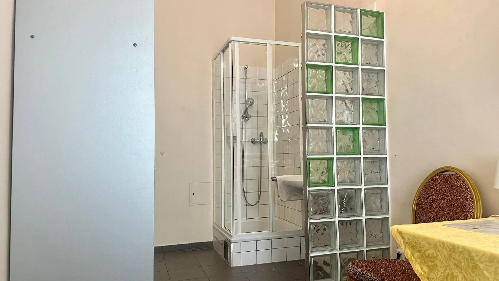 Very Central, 5 Min To City Center, Self Check In Вена Отель