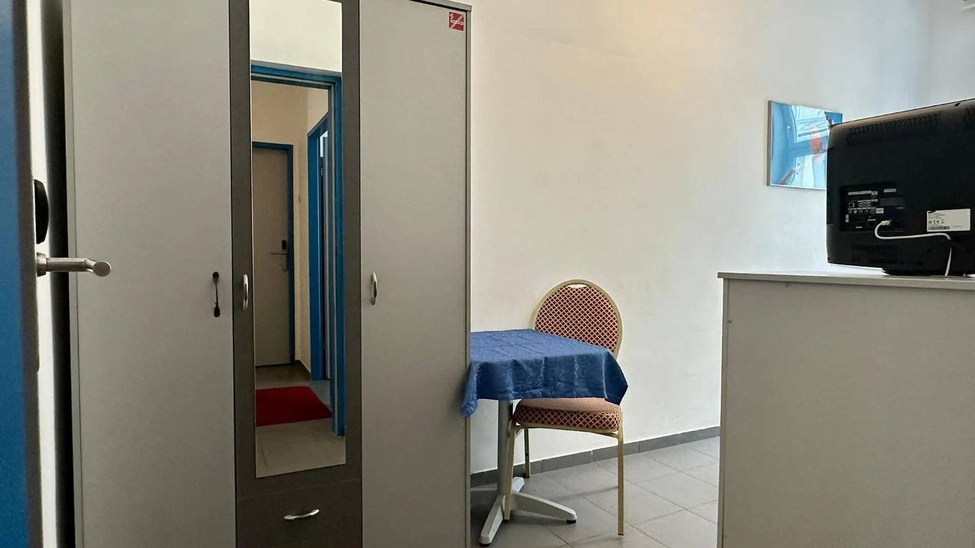 Very Central, 5 Min To City Center, Self Check In Вена Отель