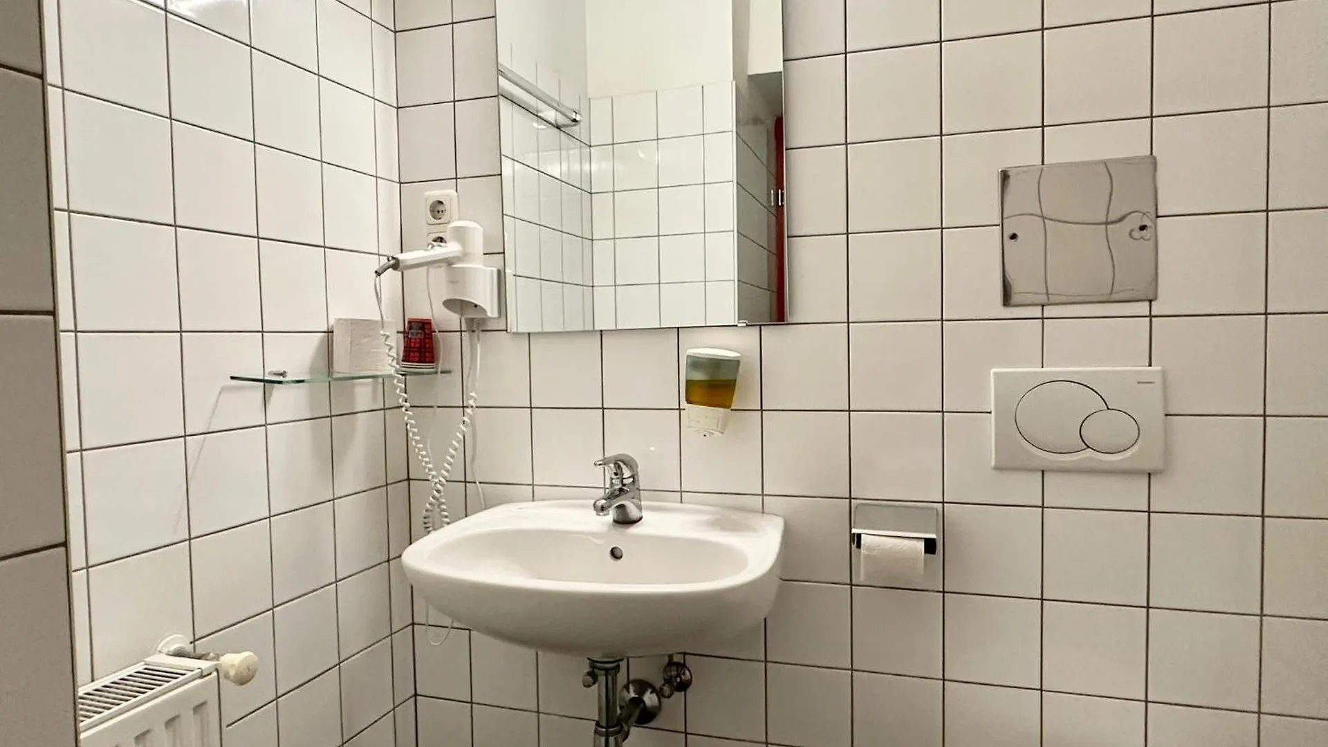 Very Central, 5 Min To City Center, Self Check In Вена Отель