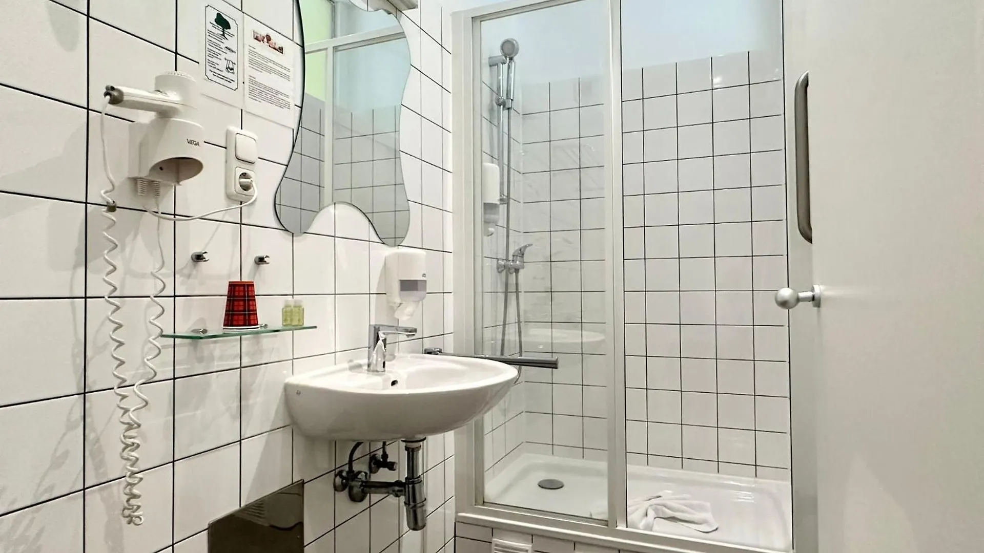 Very Central, 5 Min To City Center, Self Check In Вена 2*,  Австрия