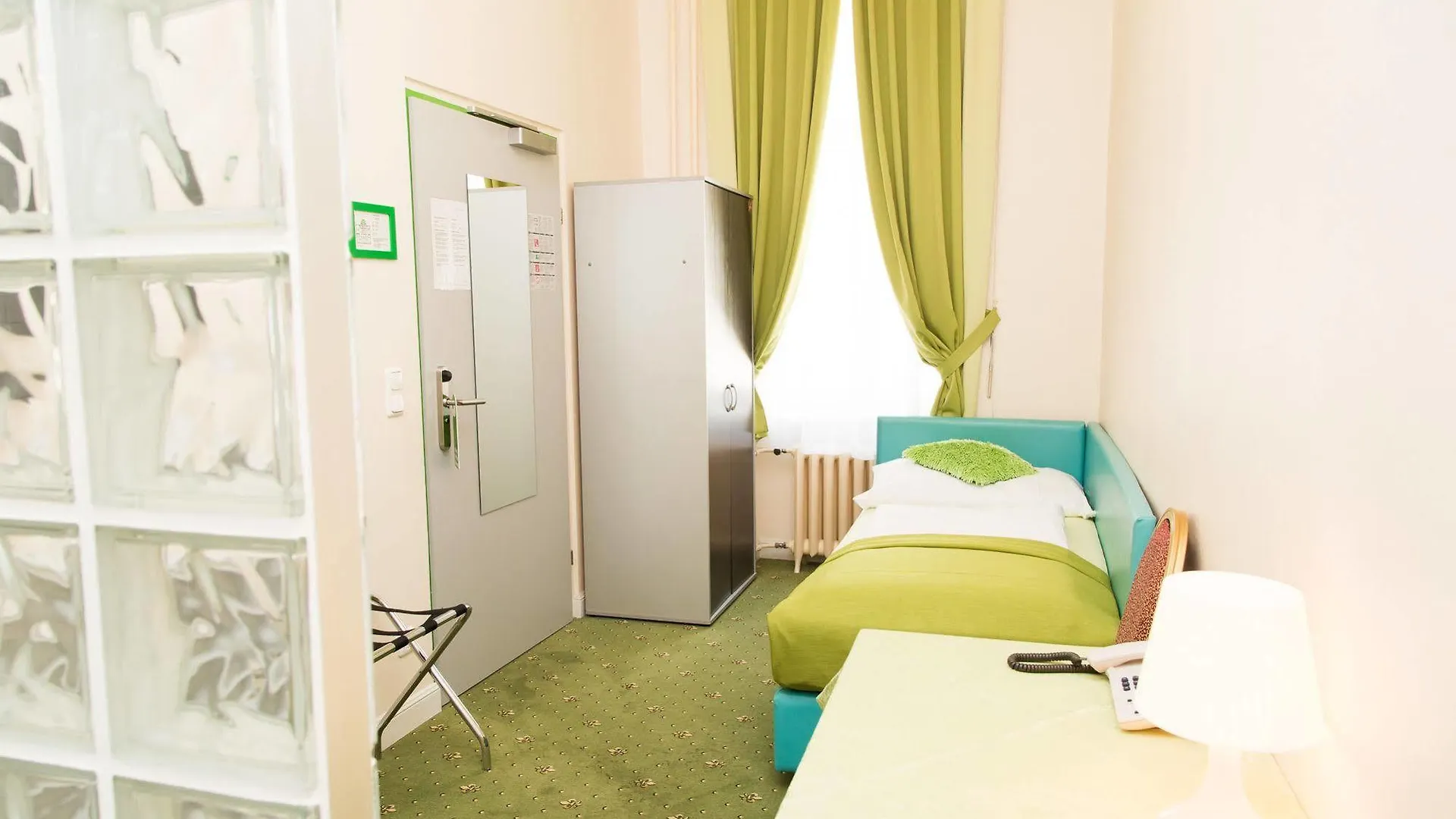 Very Central, 5 Min To City Center, Self Check In Вена Отель