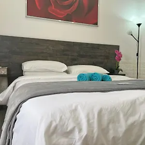 apollo-rooms.hotelsatayianapa.com/