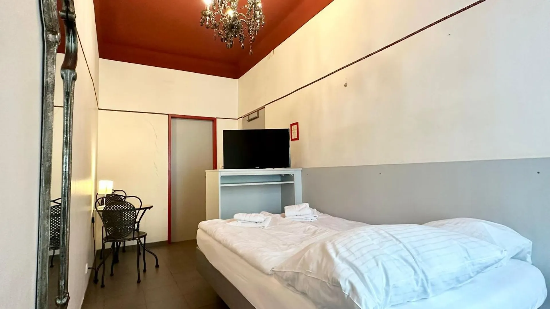 Very Central, 5 Min To City Center, Self Check In Vienna Hotel