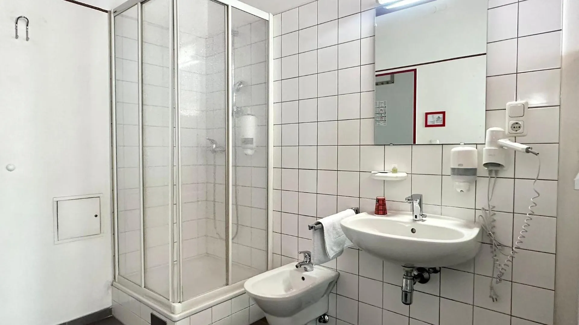 Very Central, 5 Min To City Center, Self Check In Vienna