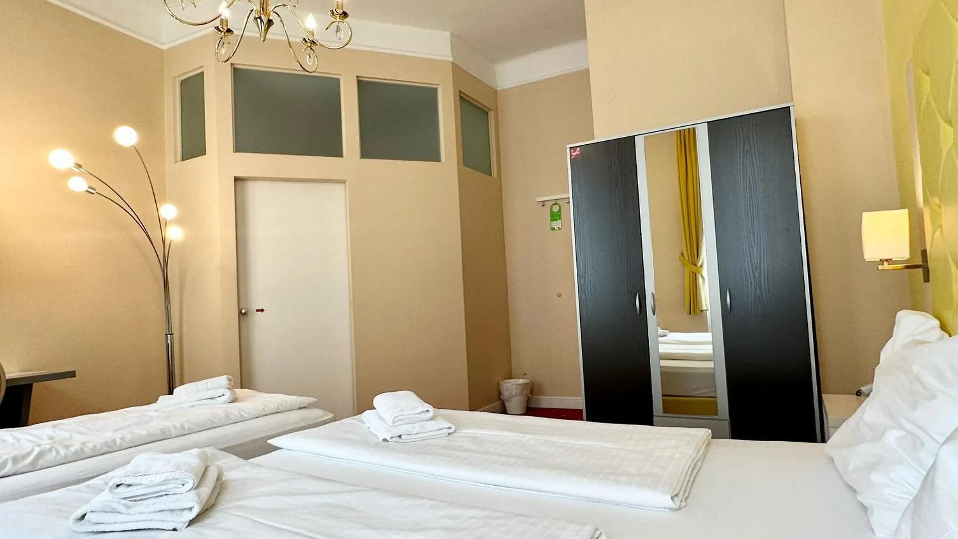 Very Central, 5 Min To City Center, Self Check In Vienna Austria