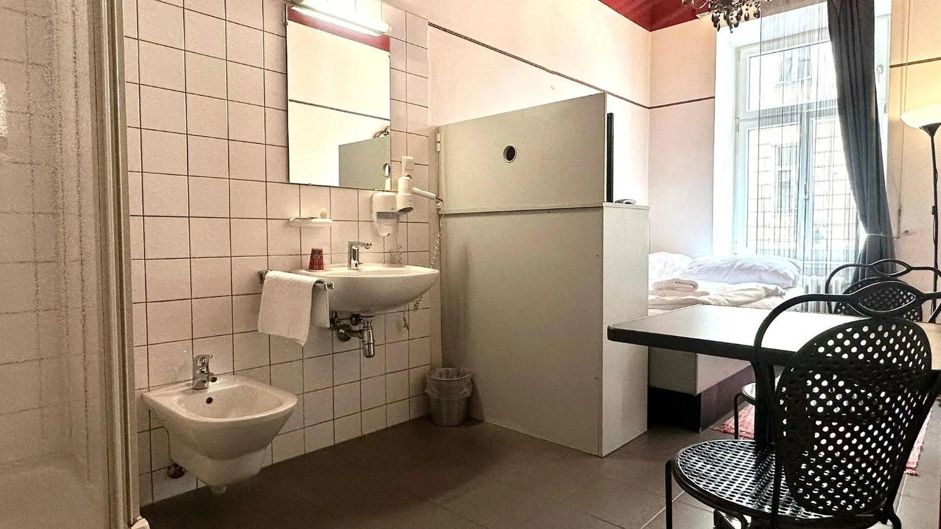 Very Central, 5 Min To City Center, Self Check In Vienna