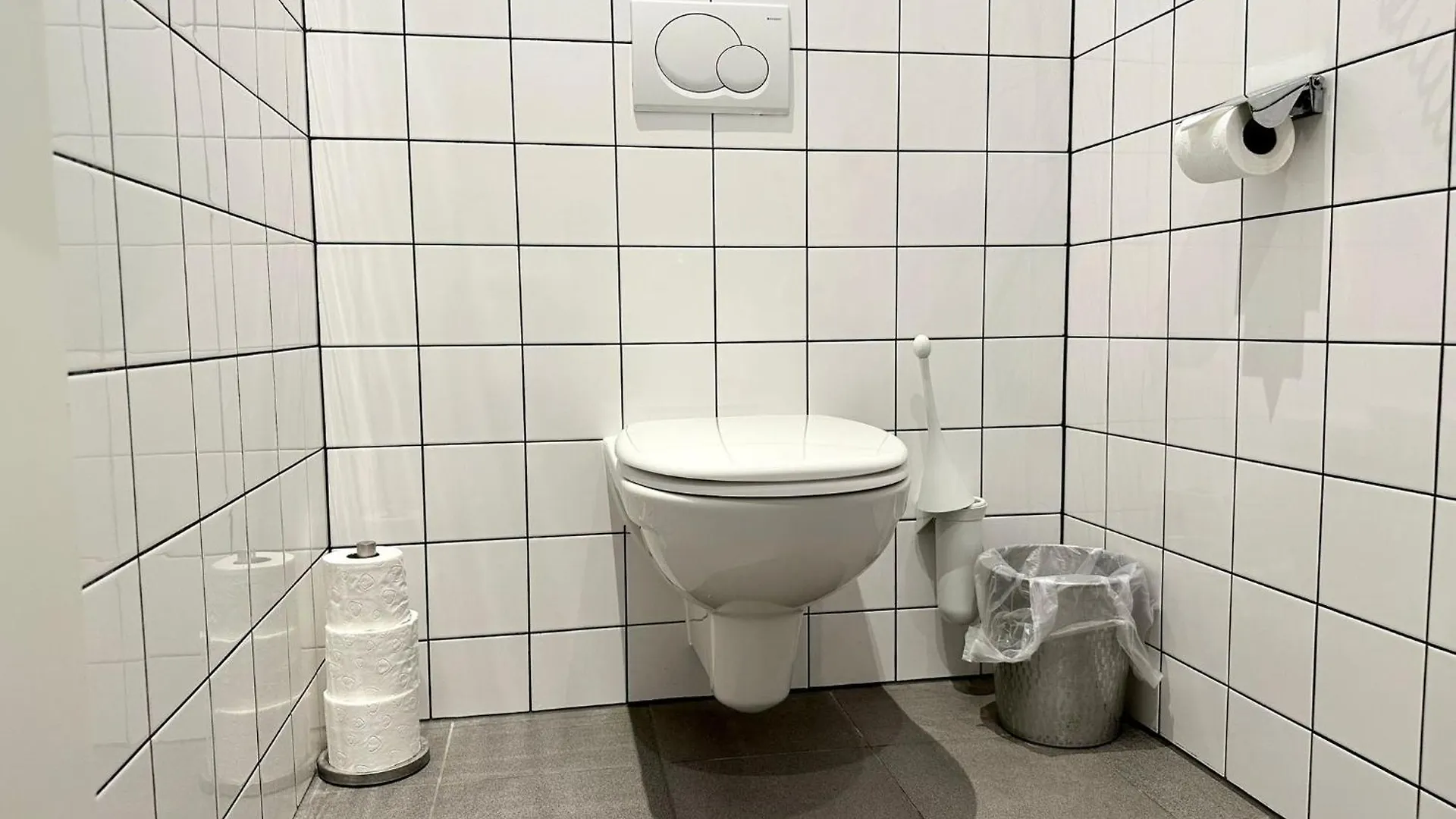 Very Central, 5 Min To City Center, Self Check In Vienna Hotel