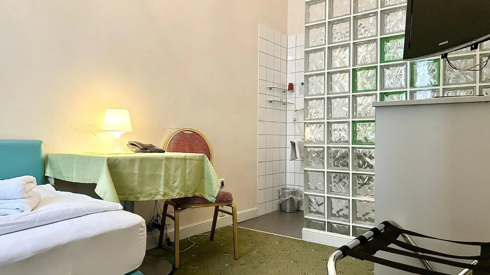 Very Central, 5 Min To City Center, Self Check In Vienna 2*,  Austria
