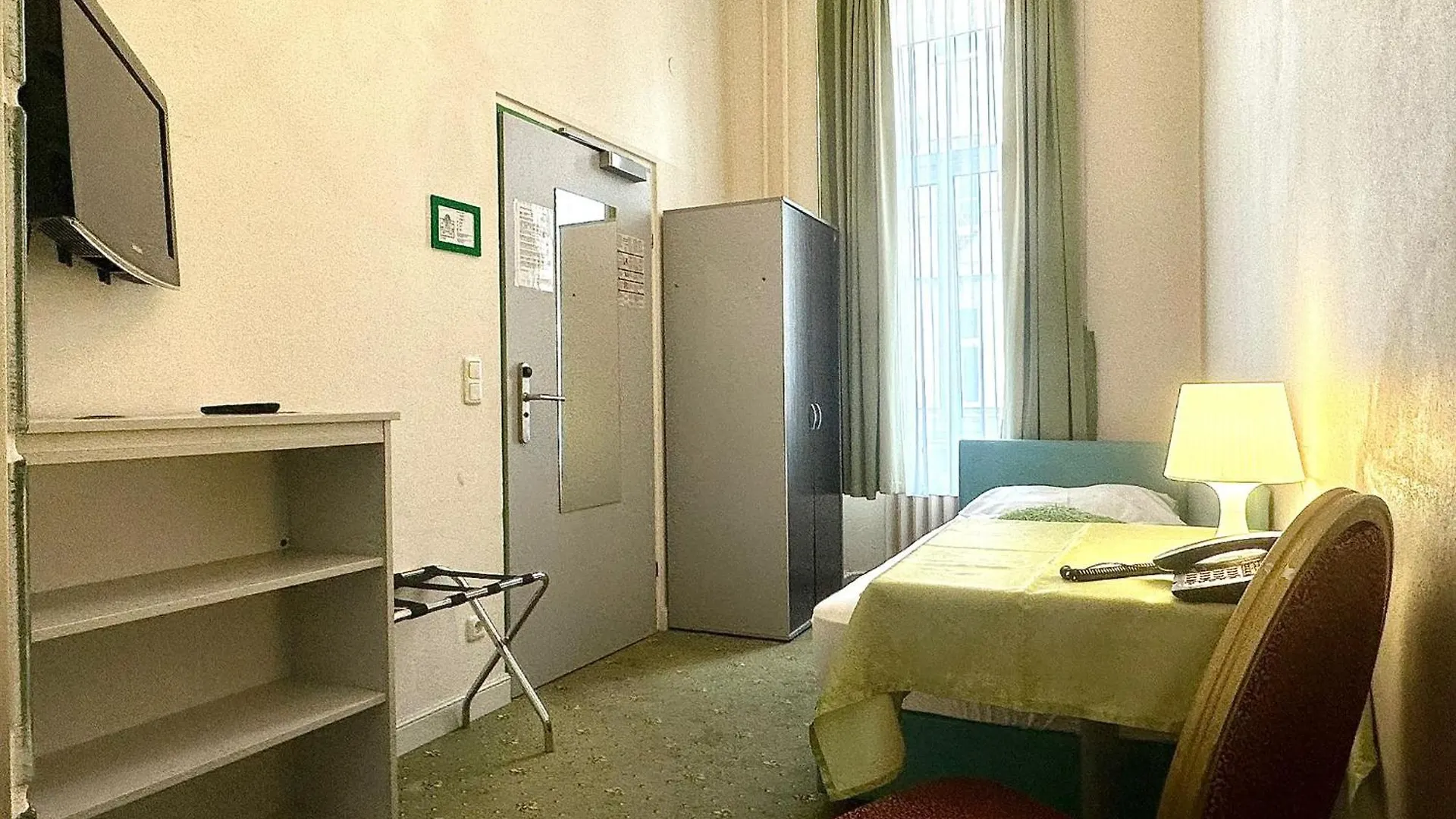 Very Central, 5 Min To City Center, Self Check In Vienna 2*,
