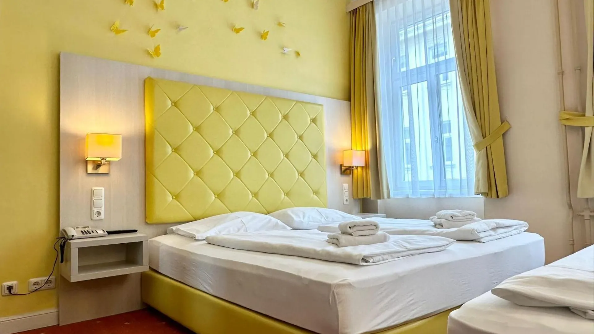 Very Central, 5 Min To City Center, Self Check In Vienna 2*,