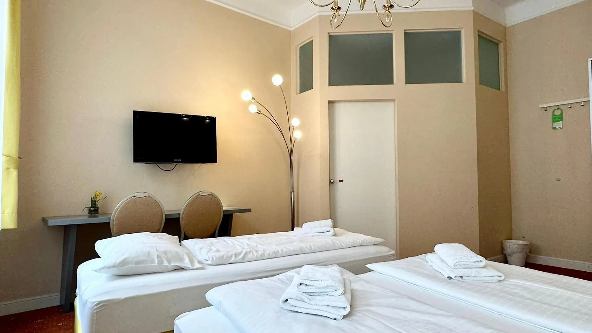 Very Central, 5 Min To City Center, Self Check In Vienna 2*,