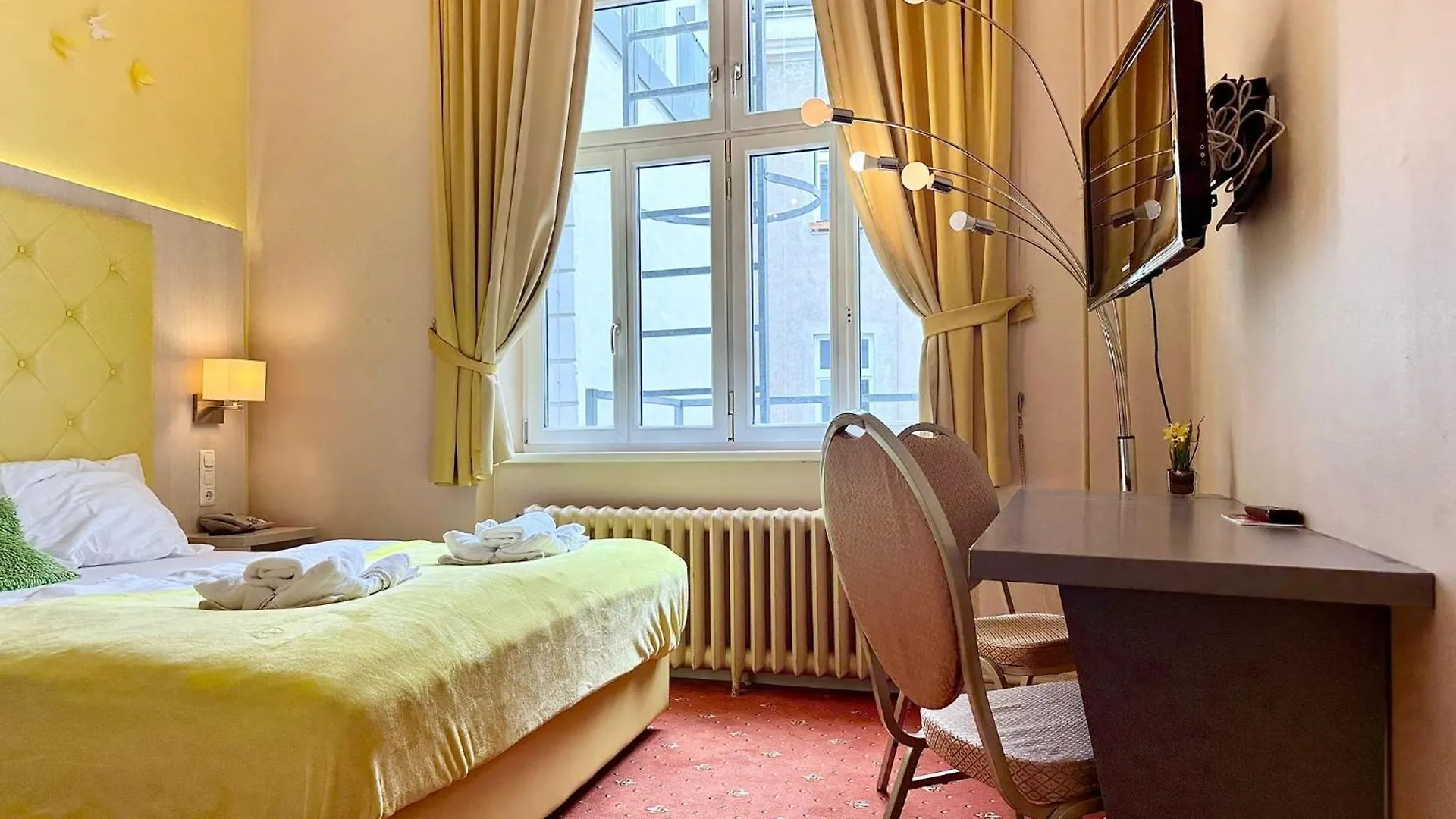 Very Central, 5 Min To City Center, Self Check In Vienna