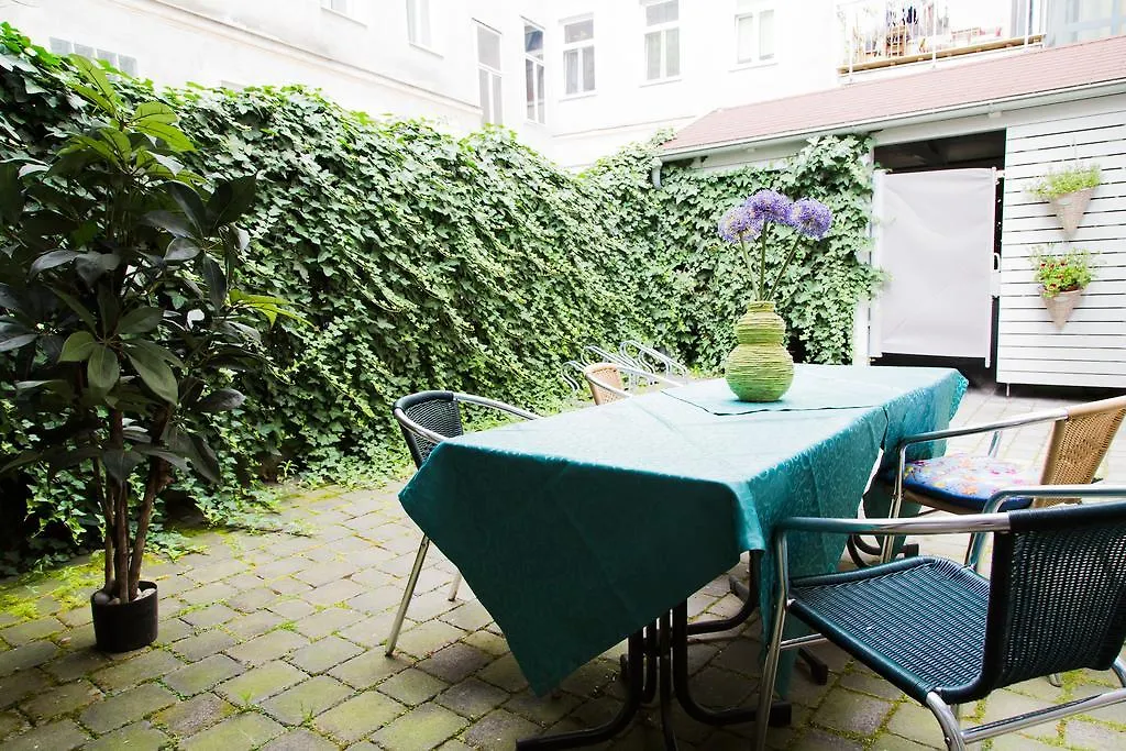 Hotel Very Central, 5 Min To City Center, Self Check In Vienna