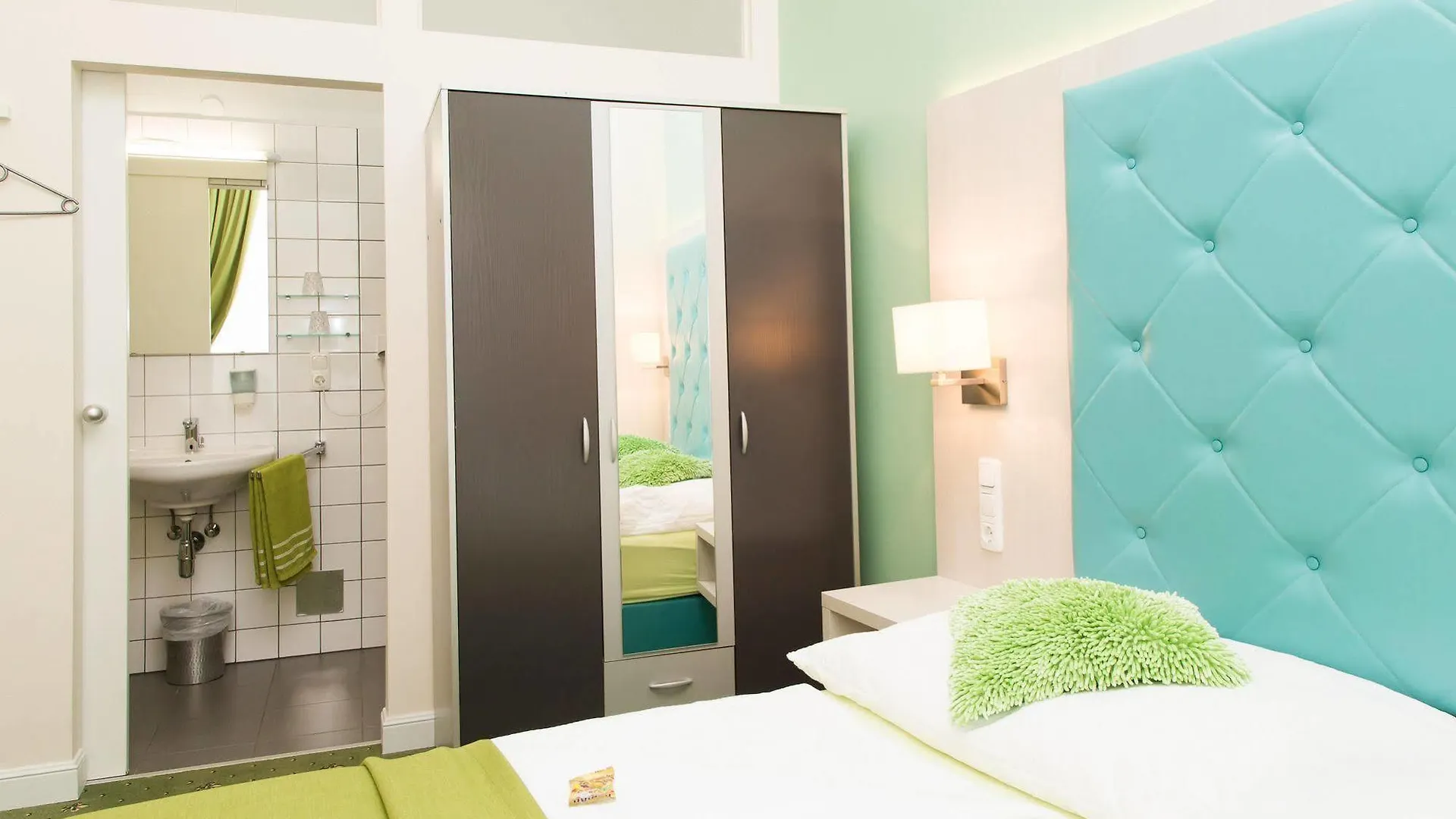 Very Central, 5 Min To City Center, Self Check In Vienna Austria