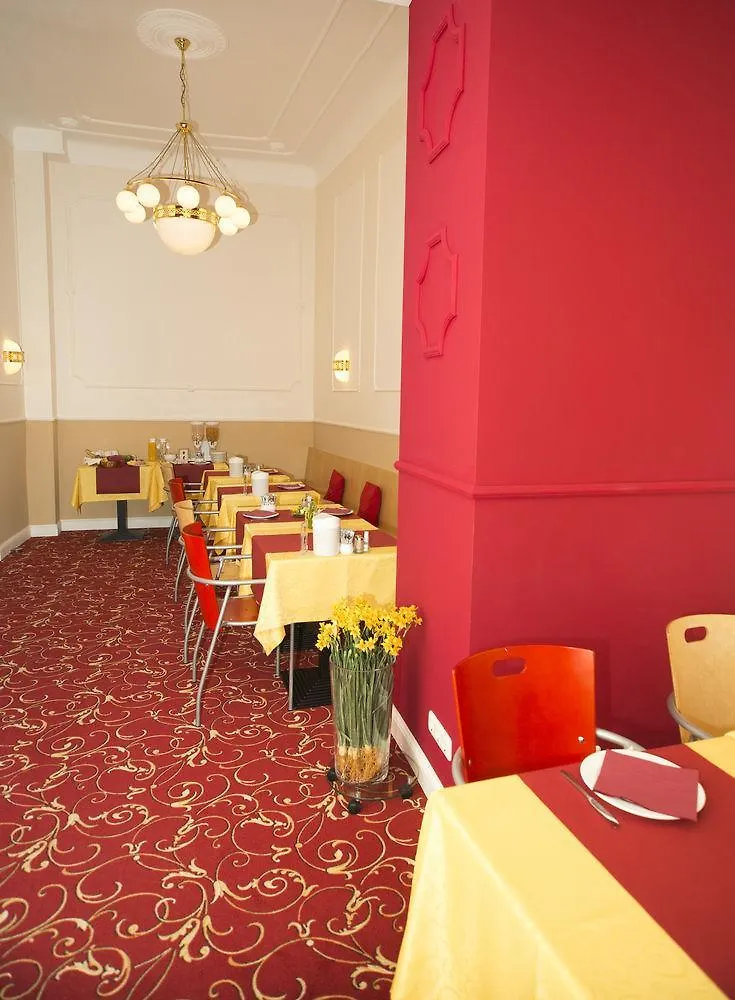 Very Central, 5 Min To City Center, Self Check In Viena