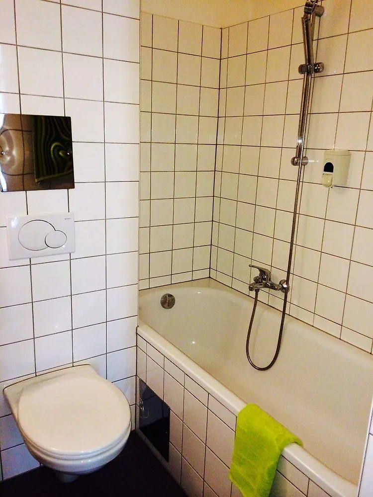 Very Central, 5 Min To City Center, Self Check In Viena Hotel
