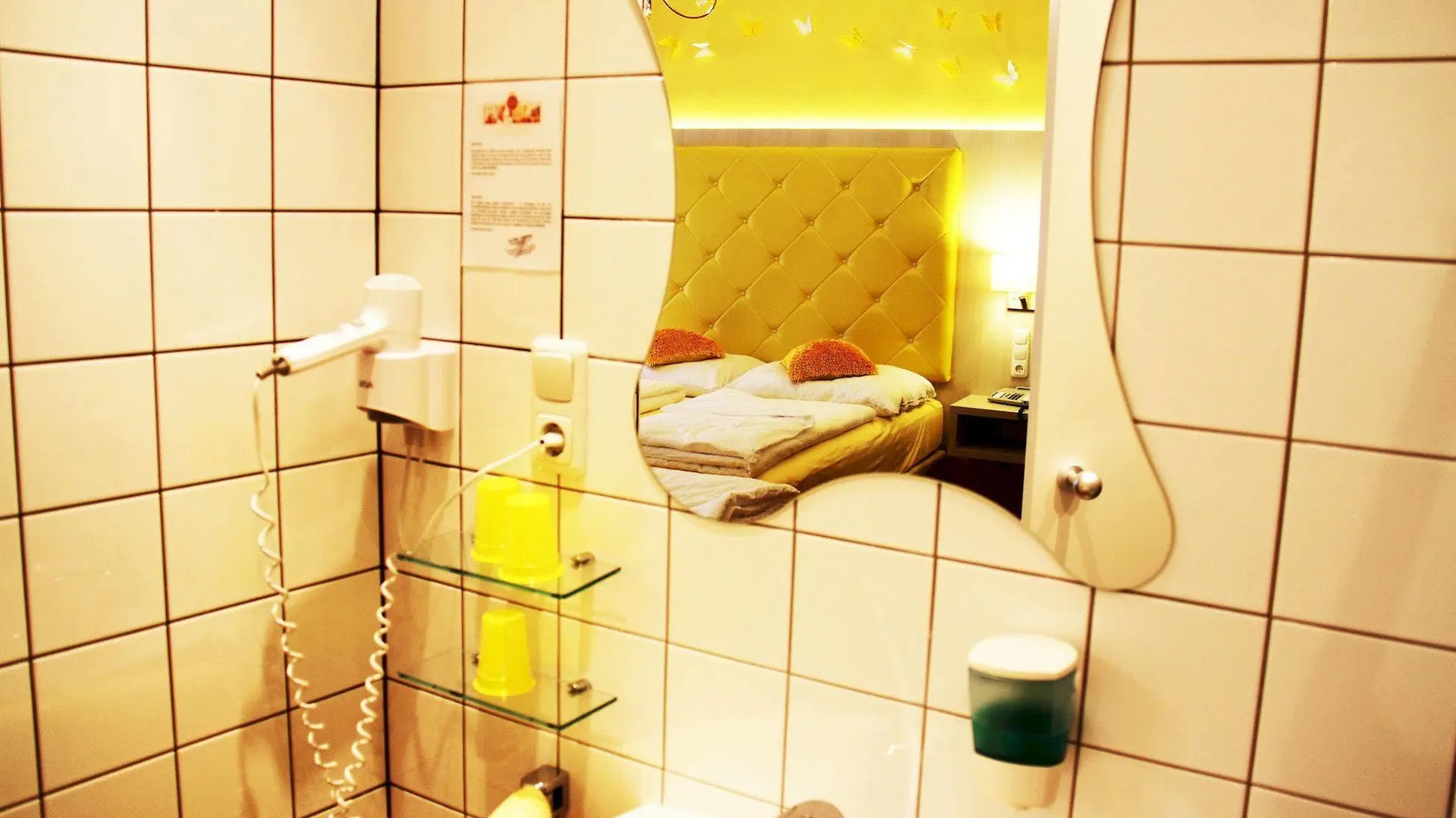 Very Central, 5 Min To City Center, Self Check In Viena