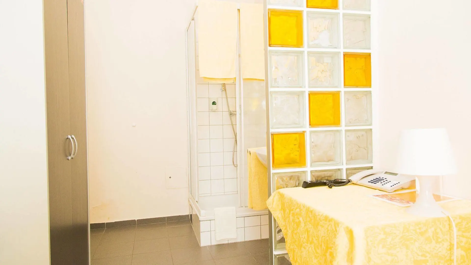 Very Central, 5 Min To City Center, Self Check In Viena
